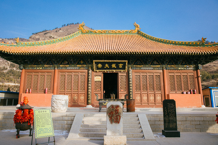 风景这边独好必须拍一张你一张我一张北岳庙建在山腰的峭壁间规模很大