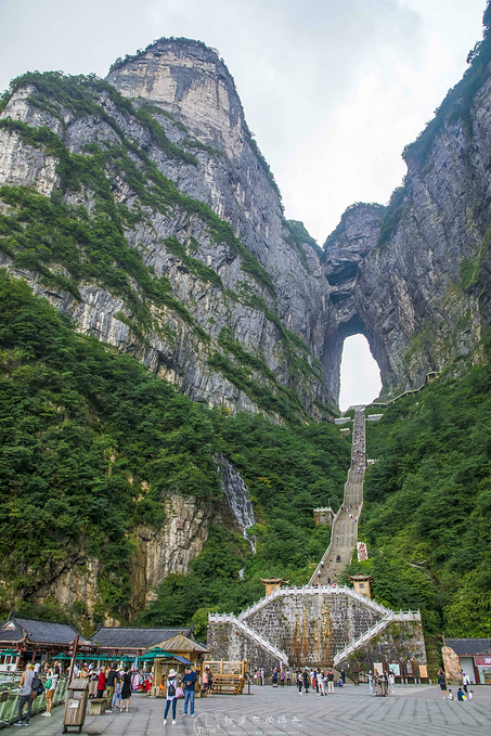 烟雨张家界北纬30度的壮丽山河