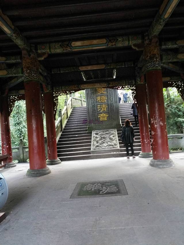 峨眉山清音阁湖