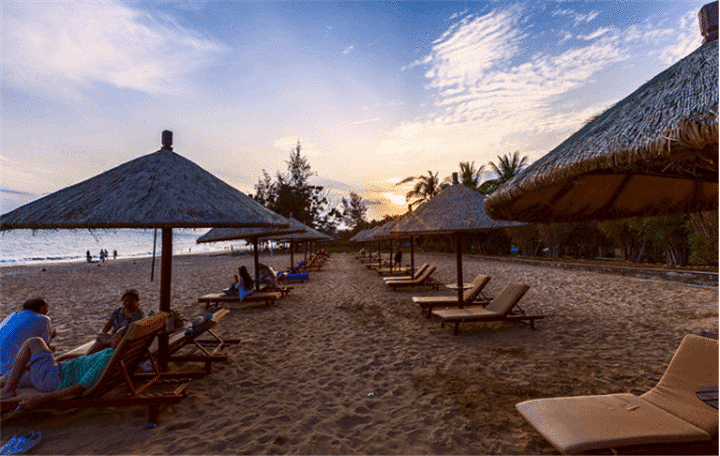 "三亚湾的“椰梦长廊”海滩，算是三亚最适合戏水游玩的海滩了。到了号称“椰梦长廊”的三亚湾海滩_椰梦长廊"的评论图片