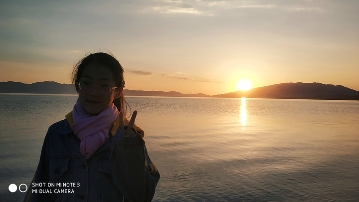 "这里是一个以湖泊、湿地、草原、森林、雪山自然生态景观为主要特色，以观光游览、生态休闲、古丝绸之..._赛里木湖"的评论图片