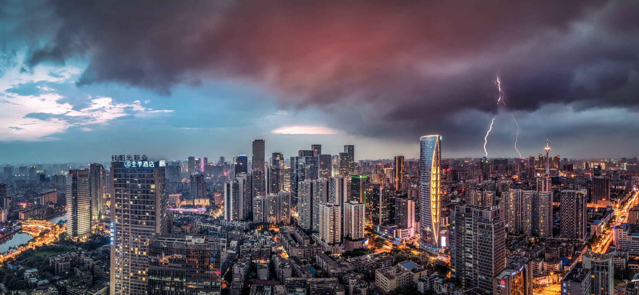 在路上No.3|成都妹儿带你吃转成都，玩转成都！