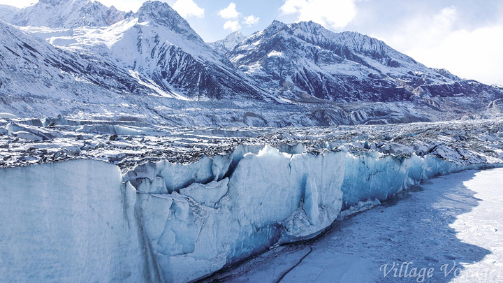 "...到了，来古冰川是西藏最著名，也是规模最大的冰川之一，这里冰川与蓝天、湖泊相互映衬，景色极为壮美_来古冰川"的评论图片