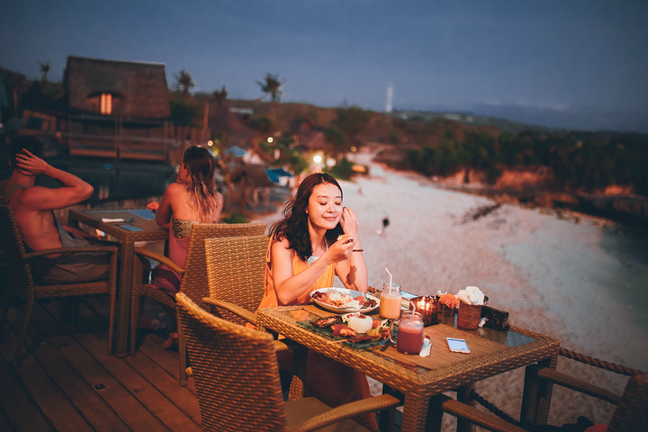 "如果说卡曼达鲁度假村是奢华版的酒店体验，那么蓝梦岛的梦幻海滩小屋酒店就是性价比超级高的酒店体验_梦幻海滩小屋假日公园(Dream Beach Huts)"的评论图片