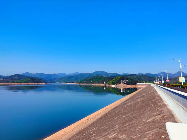 卢湖竹海旅游风景区
