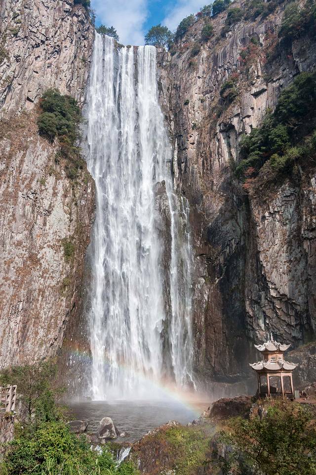 百丈飞瀑