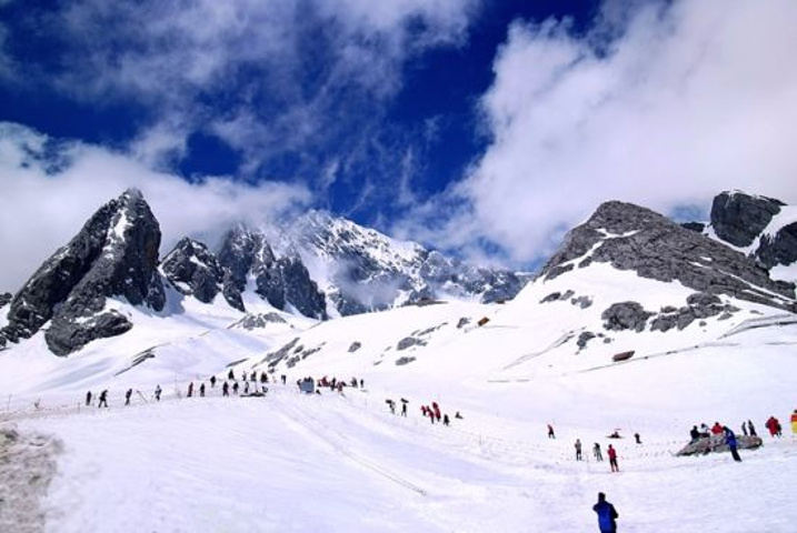 玉龙雪山滑雪场