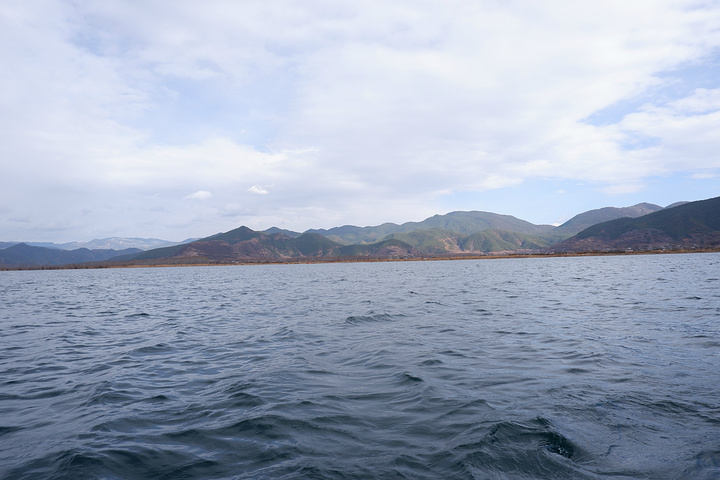"不过一路上的风景还是非常的美妙，山路十八弯，金沙江，雪山尽收眼底_泸沽湖"的评论图片