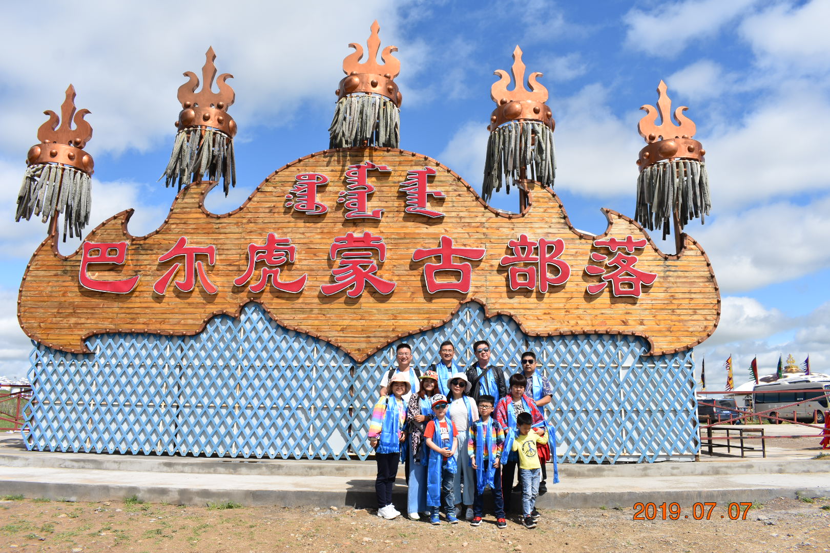 2022巴尔虎蒙古部落民俗旅游度假景区游玩攻略,...是演员骑着骏马，侧身拾起...【去哪儿攻略】