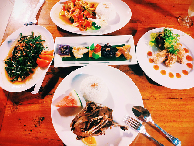 "「炒扁豆」非常印尼style的菜式，口感有嚼劲，味道也蛮清爽~脏鸭小小一只，刚吃时很普通，越吃越好吃_脏鸭餐厅(乌布总店)"的评论图片