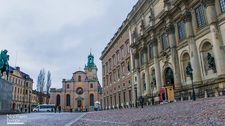 "推荐一个地势稍高又近的观景点(见图)，阳光照射在老城五颜六色的建筑上，色彩丰富_斯德哥尔摩大教堂"的评论图片