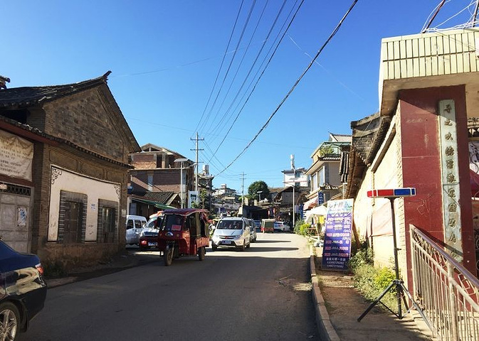 吃过早餐,我们找到海地生活的景点——白凳子,这里也是很出名的啦