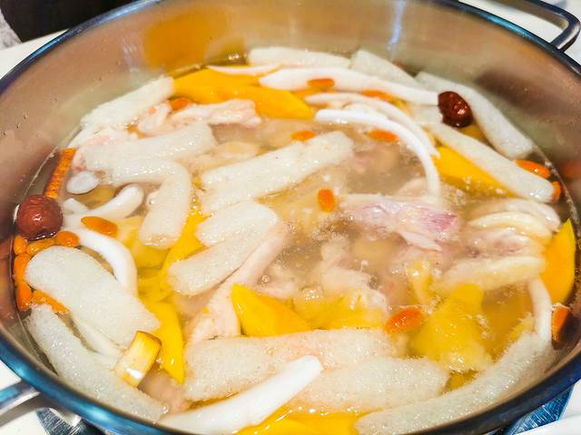 萌哒哒椰子鸡(百佳汇店)