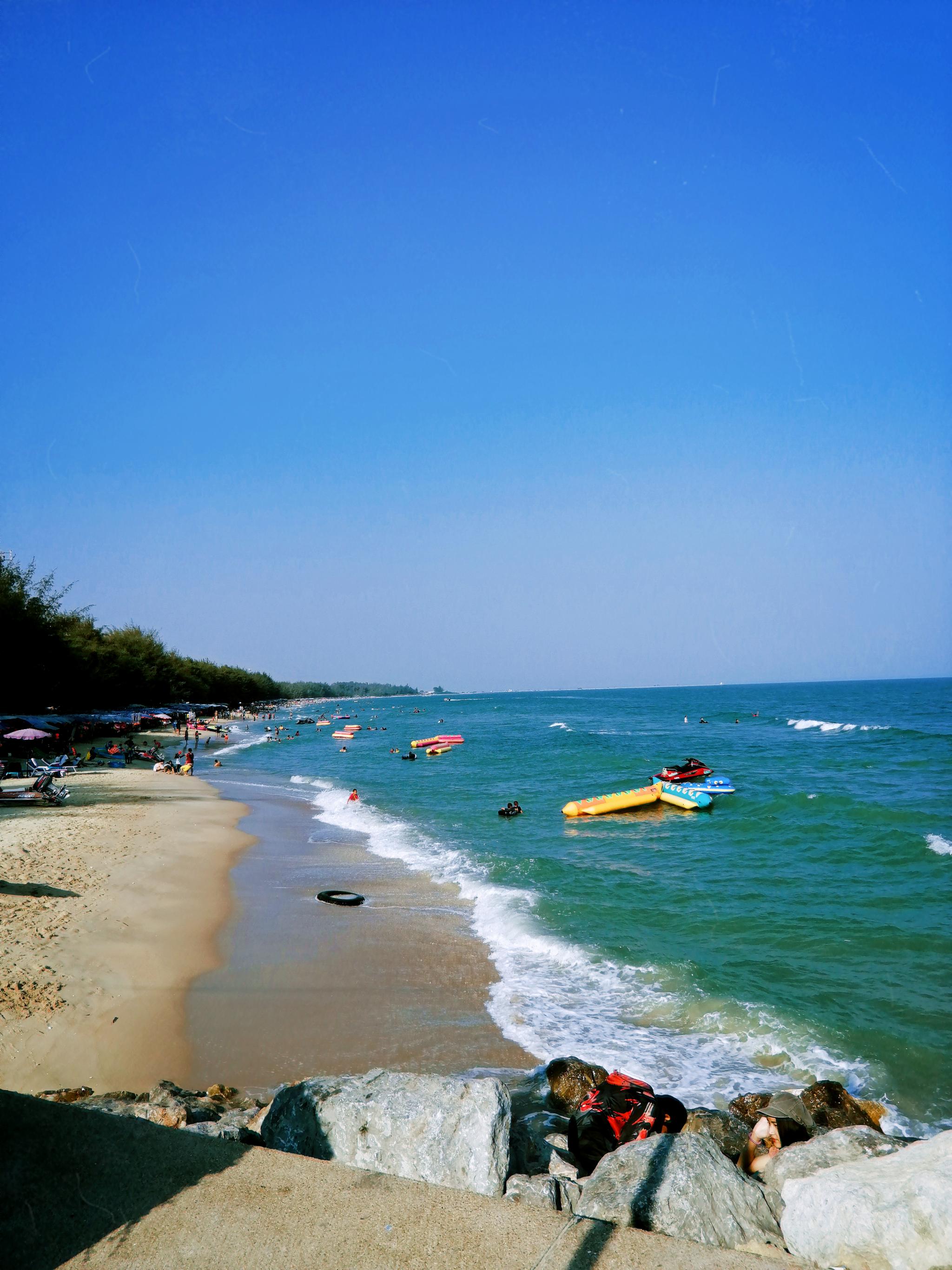 七岩与华欣相连是泰国东岸的海滨度假胜地其宽广延绵不