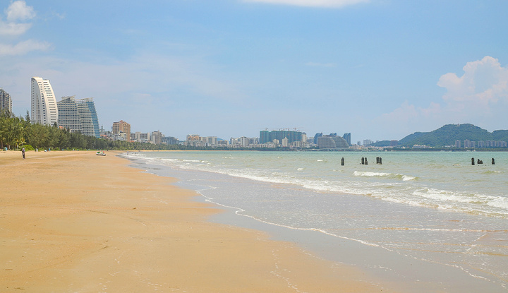 "...20公里，是环三亚湾修建的一条著名的海滨风景大道，因为风景非常秀美，又有“亚洲第一大道”的美誉_椰梦长廊"的评论图片