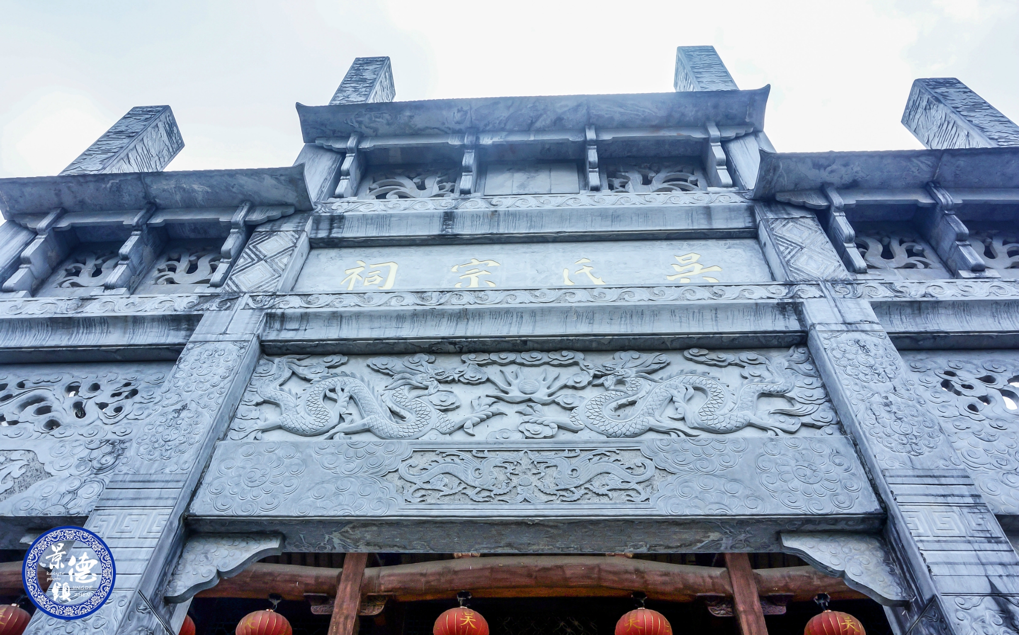 又见廊桥望对岸狮冈胜览在龙板桥上拍廊桥在龙板桥上走一遭,也是来