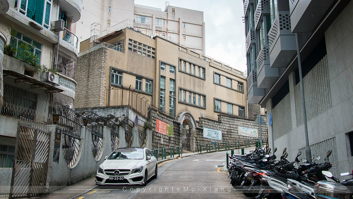 "西望洋山花园属于澳门半岛高档住宅小区，如今这里也成为了小众景点，因为山顶的圣母教堂而得名，不过..._西望洋山"的评论图片