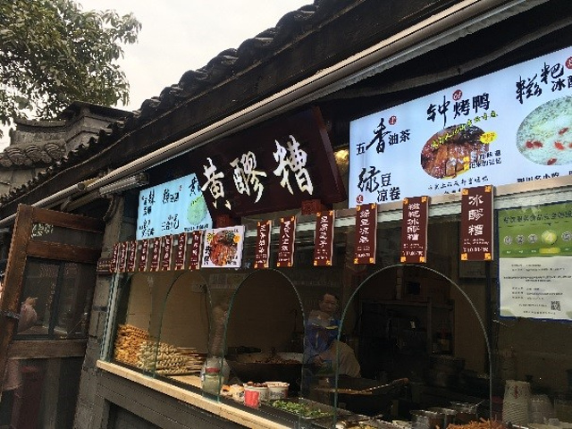 看似很普通的小吃店居然都是上过中央台的哦门庭若市不容小觑我太喜欢