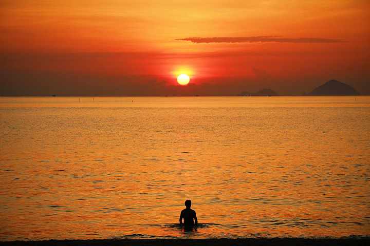 "【芽庄海滩】(游览时间 120分钟）你们有多久没有好好看过日出和日落了，下图来自越南芽庄的海上日出_芽庄海滩"的评论图片