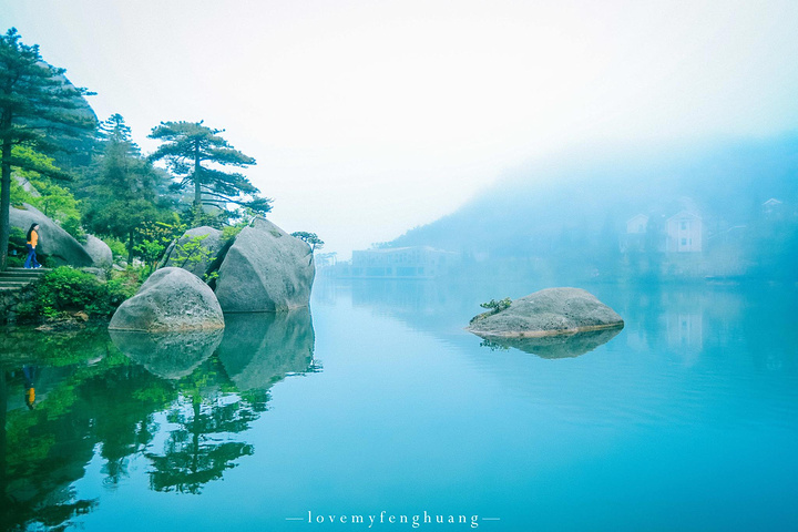 "...，这些远看似古堡魏立的天柱山岩石，在西关群峰垂直节理中非常发育，形成了横看成岭侧成峰的美丽景致_天柱山"的评论图片