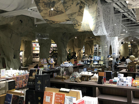 几何书店(世纪汇广场店)旅游景点图片