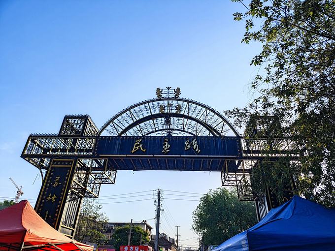 【我见青山多妩媚】· 景点图片