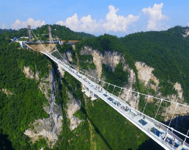 门票141元已含号称世界最长最高的全透明玻璃桥玻璃桥总长430米宽6米