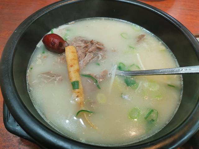 Sinseon Seolleongtang Myeongdong