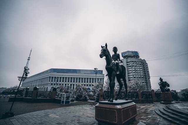 阿拉木图独立纪念碑