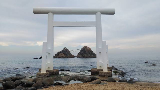 樱井二见浦夫妇岩