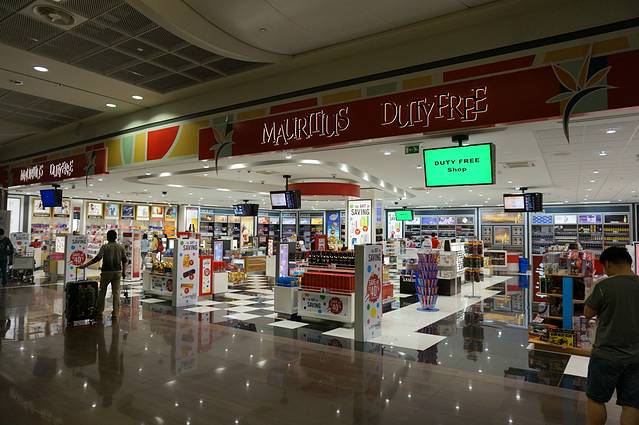 西沃萨古尔·拉姆古兰爵士国际机场