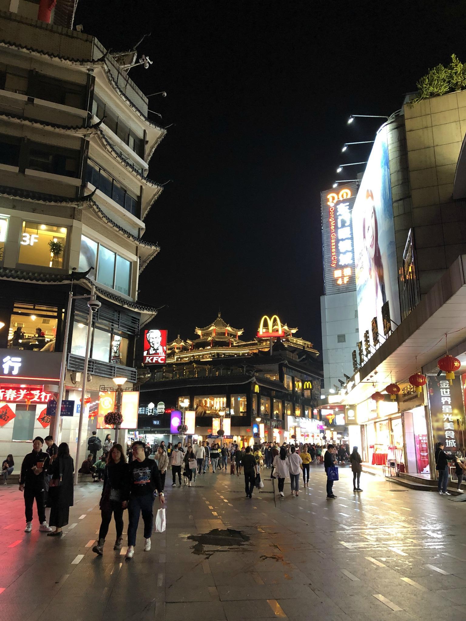 深圳东门老街夜景图片
