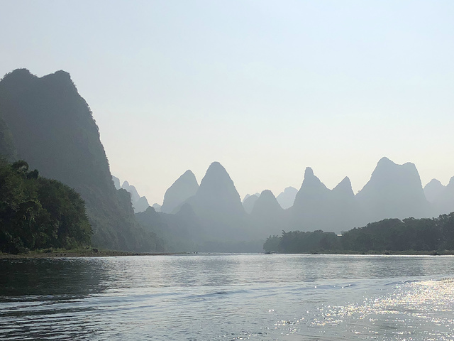 "去桂林旅游，想必都是为了看到桂林山水而去的吧，在桂林的众多景点中，漓江的风光能表现出桂林山水的魅力_漓江风景名胜区"的评论图片