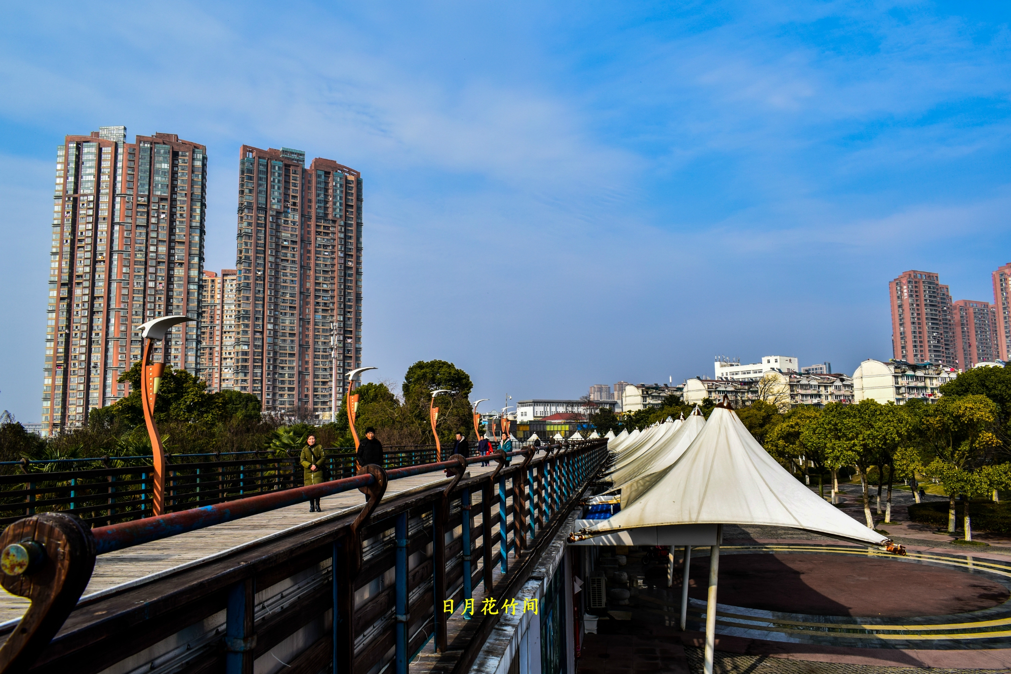 芜湖滨江公园是依靠芜湖市城西长江沿岸而建成的在这里可以看到长江和