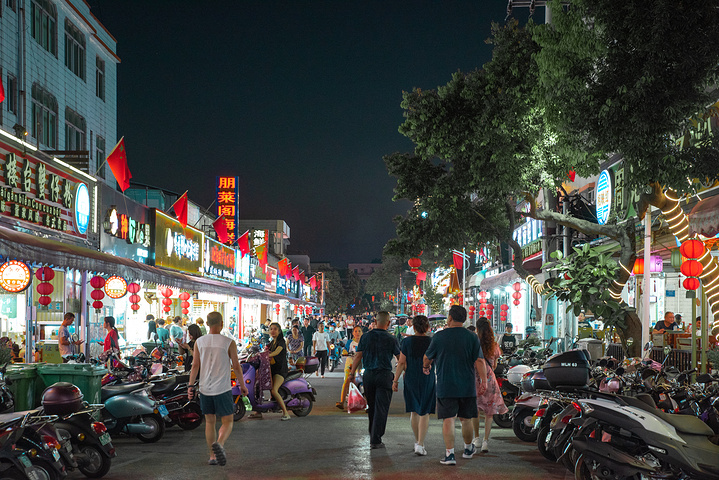 "...郁的 越南 风情，特别是那两公里的中越风情街更是让侨港名声鹊起，成为了 北海 市游人络绎的热景_侨港风情街"的评论图片