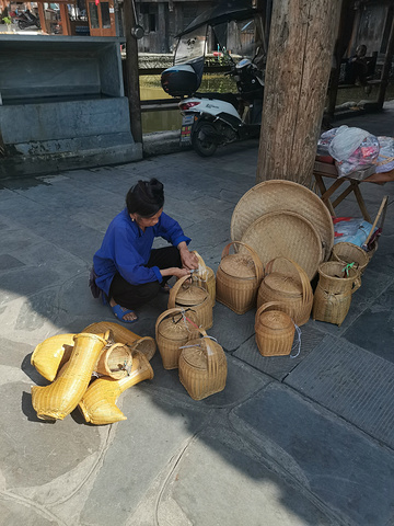 "肇兴侗寨以鼓楼群最为著名，其鼓楼在全国侗寨中绝无仅有，被载入吉尼斯世界纪录，被誉为"鼓楼文化艺..._肇兴侗寨"的评论图片