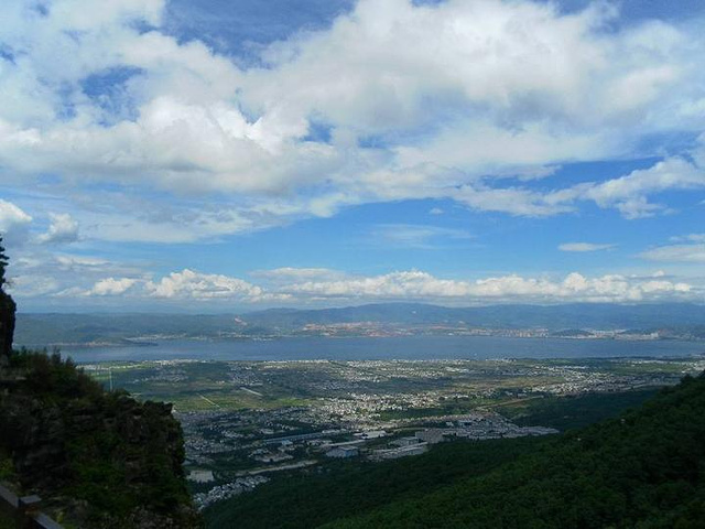 "一般游览苍山，可选择从中和索道或感通索道上到半山腰，沿玉带云游路步行欣赏沿途美景，到七龙女池中..._苍山"的评论图片