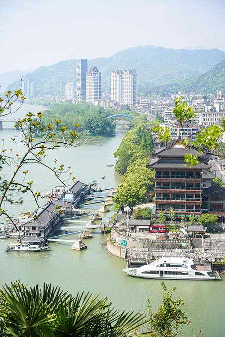 交通:地址:杭州市桐廬縣桐廬鎮山下沒有停車場,可以導航到 富春山居圖