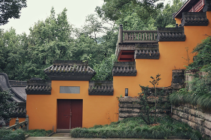 "...名而灵验的寺庙，每逢大年初一，抢头香的场面更为壮观，是中国最古老的古刹之一，在杭州是必去的景点_灵隐寺"的评论图片
