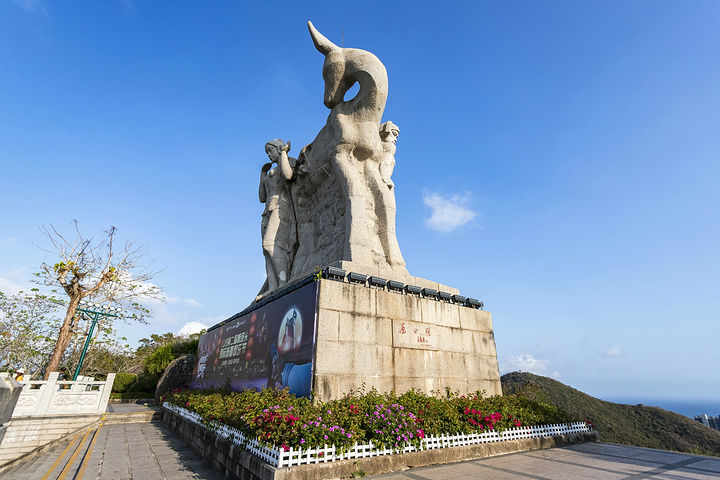 我也推荐你来鹿回头走走,看看三亚城市最美的景色_鹿回头风景区"