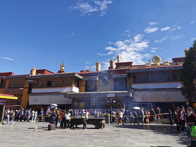 "扎基寺位于拉萨市北郊的扎基路上，是全西藏唯一的一座财神庙,也是藏传佛教格鲁派寺庙色拉寺的分寺、..._扎基寺"的评论图片