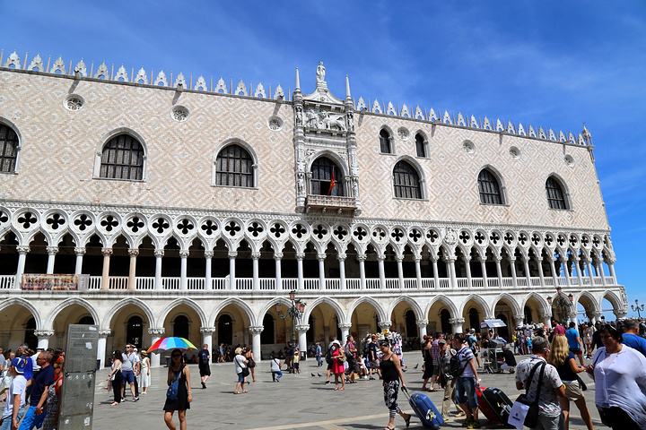 "它曾是中世纪欧洲最大的教堂，威尼斯建筑艺术的经典之作，同时也是一座收藏丰富艺术品的宝库_圣马尔谷圣殿宗主教座堂"的评论图片