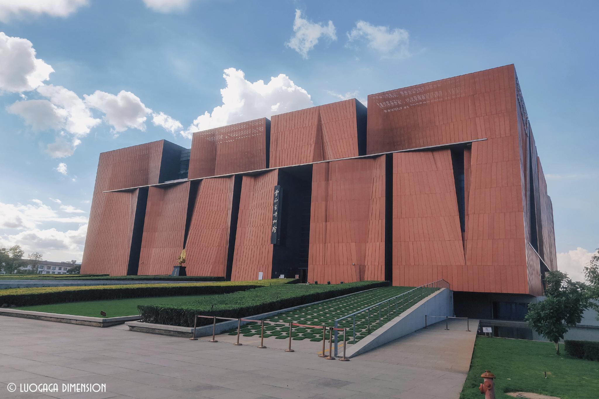 博物馆中的古物件,精致的民族首饰,特别华丽,很好看