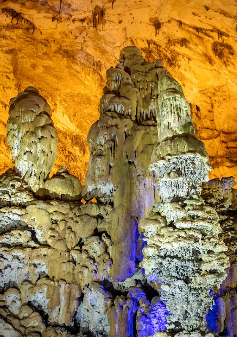 织金洞算是织金景区之最也是最具代表性的景点国家aaaa级风景区是一个