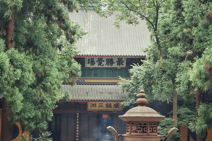 "...名而灵验的寺庙，每逢大年初一，抢头香的场面更为壮观，是中国最古老的古刹之一，在杭州是必去的景点_灵隐寺"的评论图片
