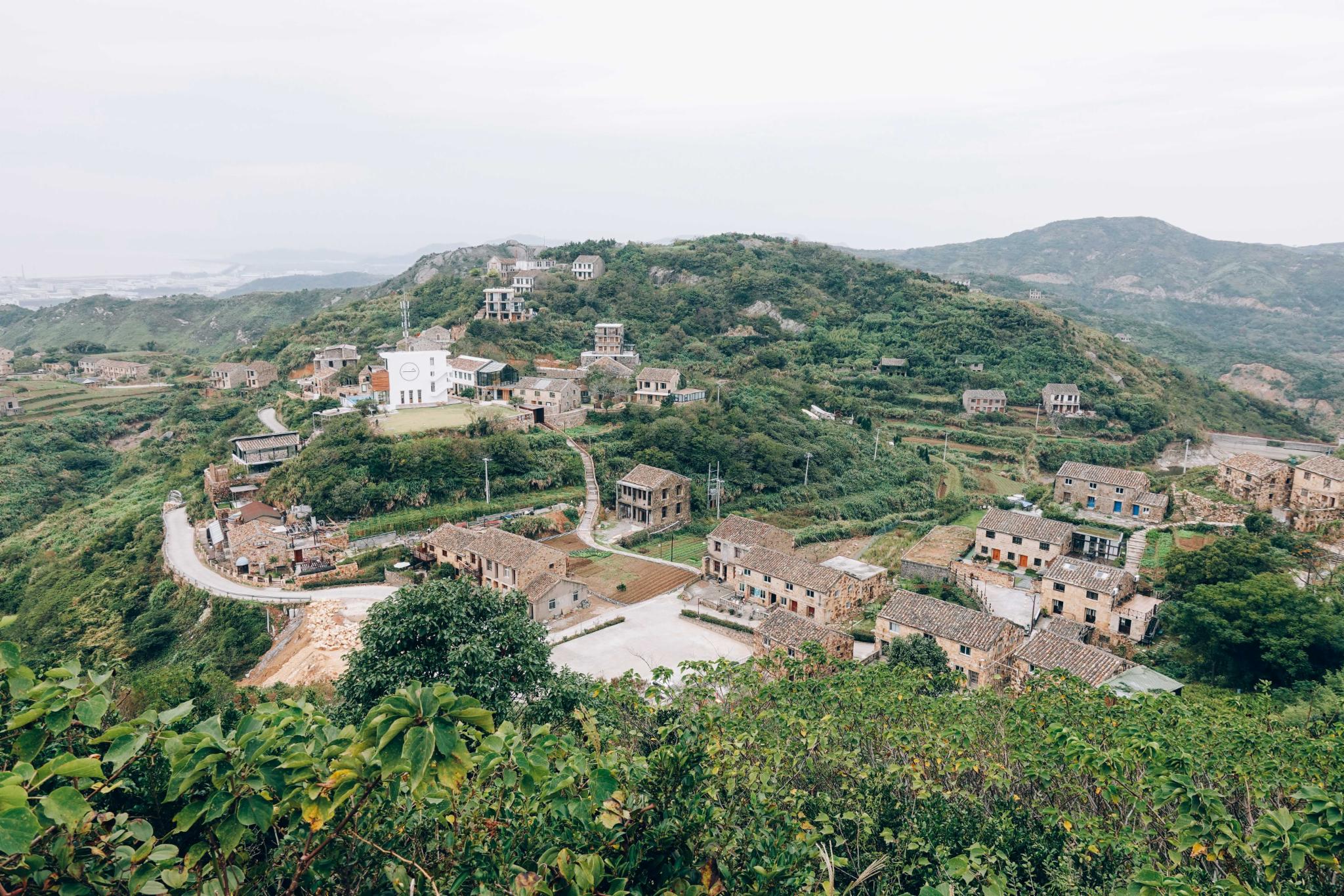 石塘镇是浙江省温岭市辖镇,地处浙江东南,由原石塘,箬山,钓浜三镇合并