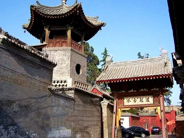 坐着大巴来到我们美丽的韩城金塔公园俯瞰古城全景情不