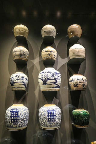 "博物馆内还战线过去主要的 丝绸之路 ，这里也来自很多 中国 当年运输过去的瓷器也是很值得看的_Omani - French Museum"的评论图片