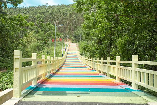 十万大山布透温泉