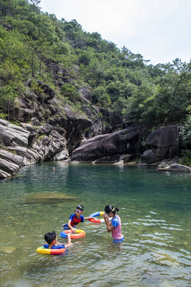 连心谷(爱心潭)